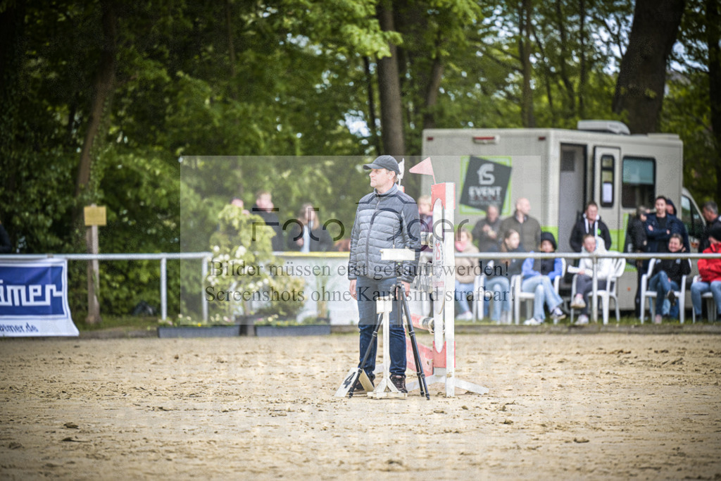 DOS_9674 | Entdecke hochwertige Reitturnierfotos von Foto Oger. Professionell, emotional und authentisch – jetzt Lieblingsmomente im Shop bestellen.Deutschlandweite Turnierfotografie. - Realisiert mit Pictrs.com