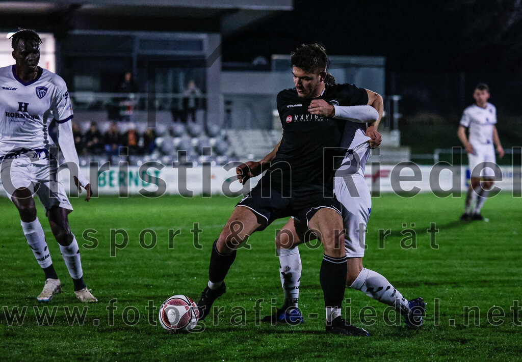 2024-03-15_056_FC_Schwaig_gegen_1_FC_Garmisch-Partenkirchen | Oberding, Deutschland, 15.03.2024:
Fußball, Landesliga Südost 2023 / 2024, 25. Spieltag, FC Schwaig gegen 1. FC Garmisch-Partenkirchen, Endergebnis: 4:0

Mouhamadou Ndiaye (1. FC Garmisch-Partenkirchen, #15), Raffael Ascher (FC Schwaig, #9), Nicolai Bierling (1. FC Garmisch-Partenkirchen, #5)

Foto: Christian Riedel / fotografie-riedel.net