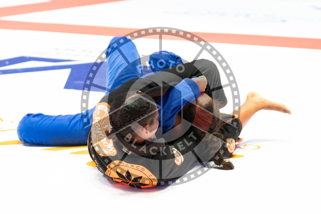 20231109PBB3431 | Fighters compete during the AJP World Professional Championship in the Mubadala Arena in Abu Dhabi, Arab United Emirates, on November 9, 2023.