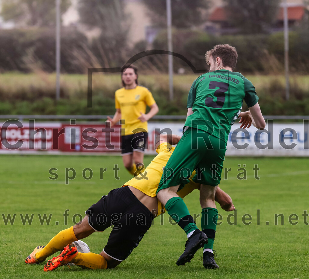 2023-08-06_026_SC_Kirchasch_gegen_SV_Eichenried | Bockhorn, Deutschland, 06.08.2023:
Fußball, Kreisliga 2023 / 2024, 2. Spieltag, SC Kirchasch gegen SV Eichenried, Endergebnis: 3:1

Johannes Westermaier (SC Kirchasch, #3), Tobias Dobry (SV Eichenried, #3)

Foto: Christian Riedel / fotografie-riedel.net