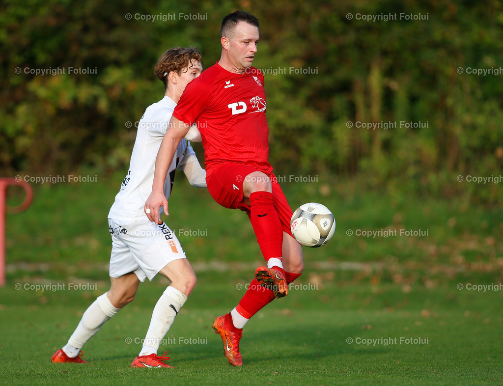 A_LUI_19102024_00028 | SPORT FUSSBALL REGIONALLIGA ASKOE OEDT -WILDON 19.10.2024 IM BILD: NENAD VIDACKOVIC (OEDT) UND FELIX PEGAM  (WILDON) FOTO.FOTOLUI