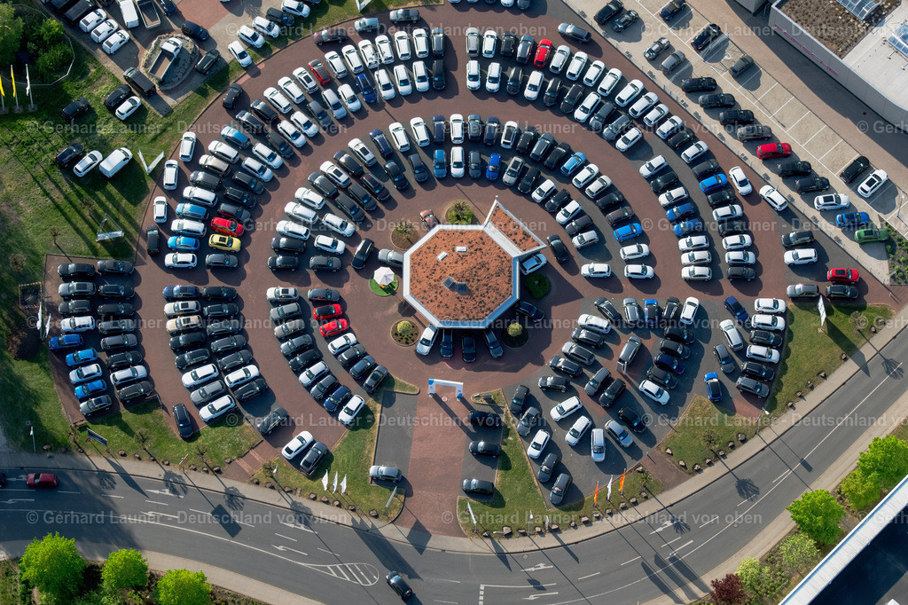 4026035 | ERFURT 06.05.2020 Autohandels- Gebäude des Autohauses "Weltauto Erfurt Glinicke Gebrauchtwagen" an der Holzlandstraße in Erfurt im Bundesland Thüringen, Deutschland. Weiterführende Informationen bei: Glinicke Dienstleistungs GmbH. // Car dealership building "Weltauto Erfurt Glinicke Gebrauchtwagen" on Holzlandstrasse in Erfurt in the state Thuringia, Germany. Further information at: Glinicke Dienstleistungs GmbH. Foto: Gerhard Launer