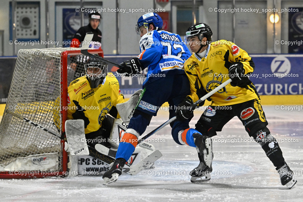 ESC SPARKASSE STEINDORF vs. MET PHOTOVOLTAIK HORNETS SPITTAL | #87 Urbanek Martin EC Hornets Spittal, #72 Hobitsch Samuel ESC Steindorf, #1 Zauchner Rene EC Hornets Spittal, ESC SPARKASSE STEINDORF vs. MET PHOTOVOLTAIK HORNETS SPITTAL, ESC SPARKASSE STEINDORF vs. MET PHOTOVOLTAIK HORNETS SPITTAL am 22.11.2025 in Steindorf (Ossiachersee Halle), Austria, (Photo by Bernd Stefan)