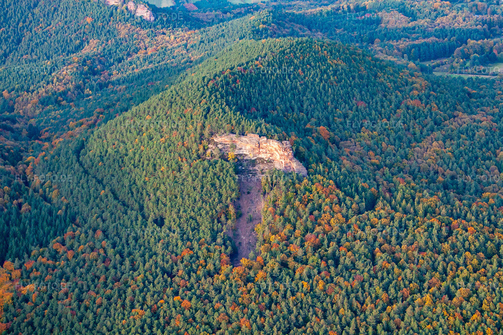 Luftbild: Rötzenfelsen im Ortsteil Gossersweiler in Gossersweiler-Stein im Bundesland Rheinland-Pfalz in Deutschland. Foto: IMG_53980.jpg vom 20.10.2012 durch Werner Riehm/FLY-FOTO.de