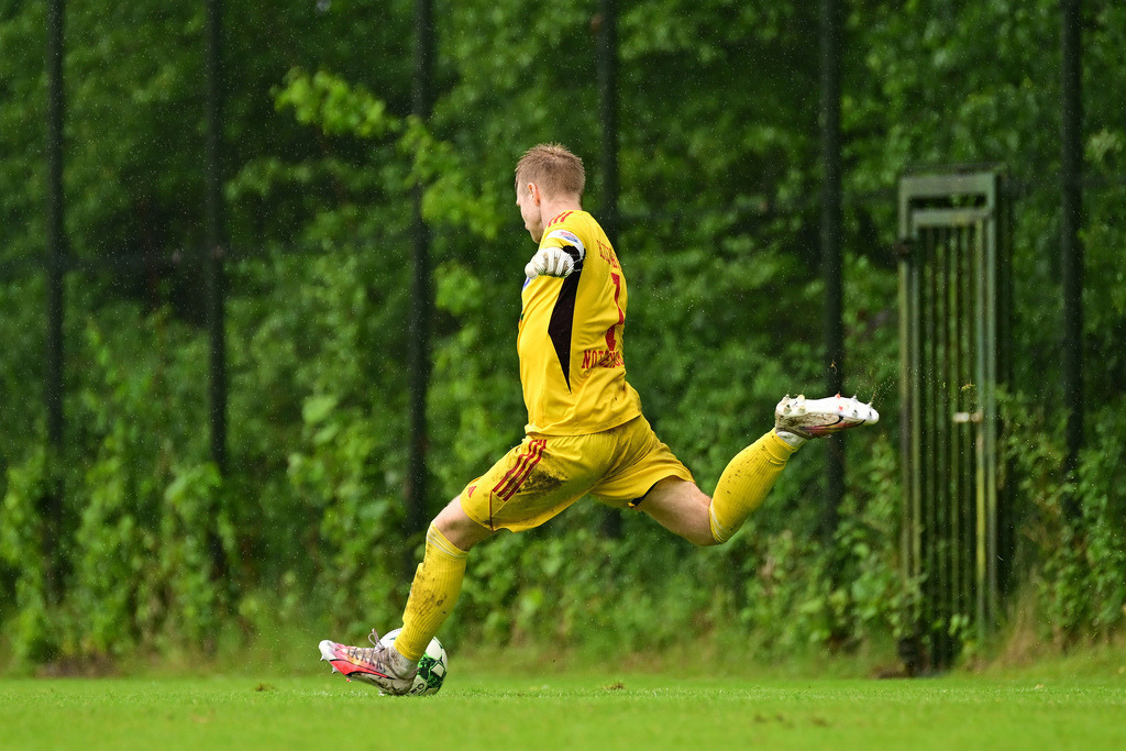 Fußball I Herren I Saison 2024-2025 I Kreisliga I 25. Spieltag I FSV Bliedersdorf-Nottensdorf - VfL Güldenstern Stade II | Der Sportfotograf. - Realisiert mit Pictrs.com