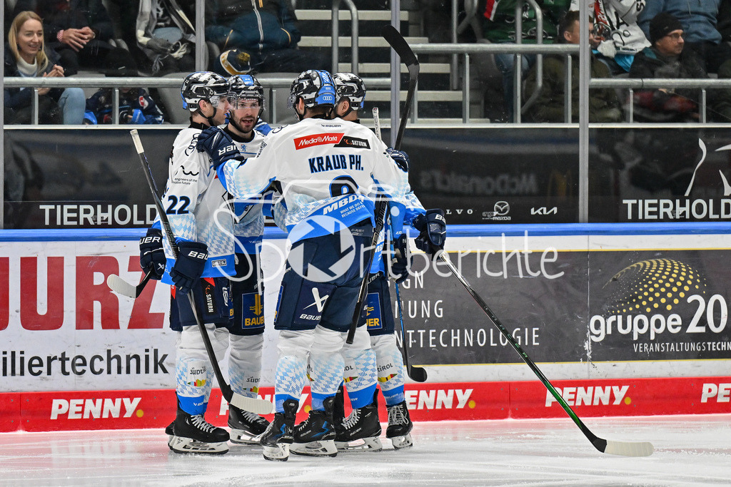 Augsburger Panther - ERC Ingolstadt | Jubel der Gaeste nach dem Treffer zum 1-3 druch Austen KEATING (ERC Ingolstadt #89)  Freude / Happy / Tor / Torschuetze / DEL: Augsburger Panther - ERC Ingolstadt, Curt Frenzel Stadion am 26.01.2025