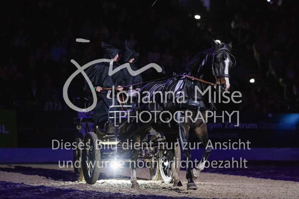 241102_Oldenburg_Show-307 | Deine schönsten Turniermomente als professionelle Fotos! Entdecke hochwertige Pferdesport-Fotografie im Online-Shop. Jetzt Fotos finden & bestellen!