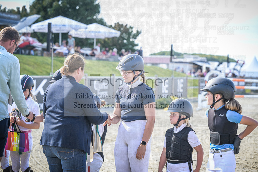 DOS_0036 | Entdecke hochwertige Reitturnierfotos von Foto Oger. Professionell, emotional und authentisch – jetzt Lieblingsmomente im Shop bestellen.Deutschlandweite Turnierfotografie. - Realisiert mit Pictrs.com