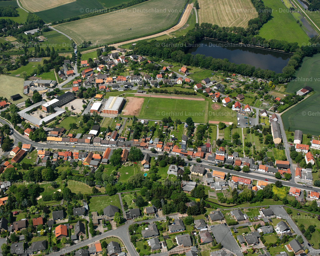 2638162 | HORNBURG 09.06.2006 Ortsansicht am Rande von landwirtschaftlichen Feldern und Nutzflächen  in Hornburg im Bundesland Niedersachsen, Deutschland // Village view on the edge of agricultural fields and land  in Hornburg in the state Lower Saxony, Germany Foto: Gerhard Launer