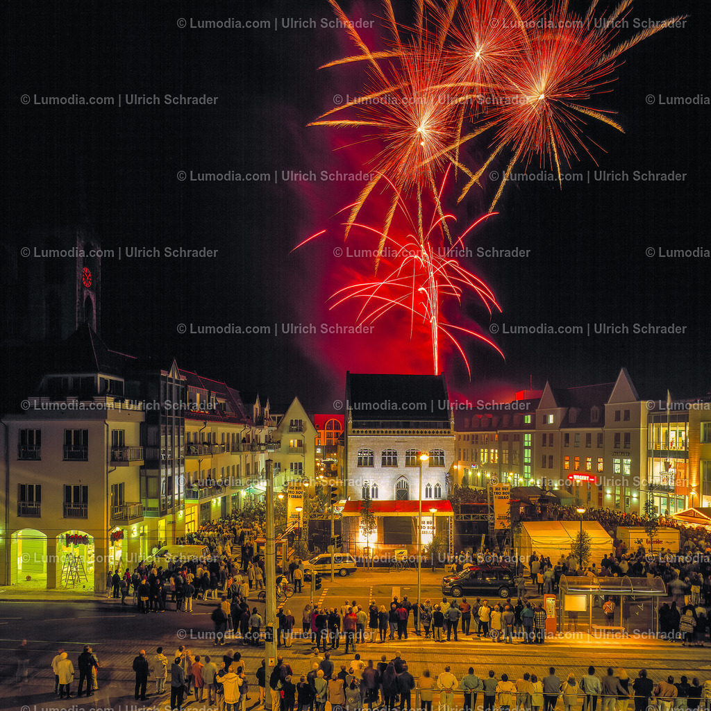 10049-12938 - Halberstadt 1998 - Feuerwerk zur Eröffnung der Rathauspassage | Feier zur Zentrumseröffnung - Realisiert mit Pictrs.com