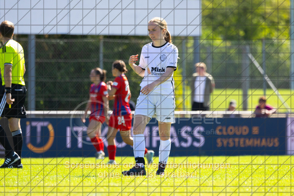 20260906_123610_0300_(c)_by_PhotoPeet | #,1.FC Donzdorf (weiß) vs. 1.FC Heidenheim 1846 (rot), Fußball, Frauen-Verbandspokal Gruppe 2, 2. Runde, Saison 2026/2027, Rasenplatz Lautertal Stadion, Süßener Straße 16, 73072 Donzdorf, 06.09.2026 - 11:00 Uhr,Foto: PhotoPeet / Sport- &amp; Eventfotografie / Peter Harich