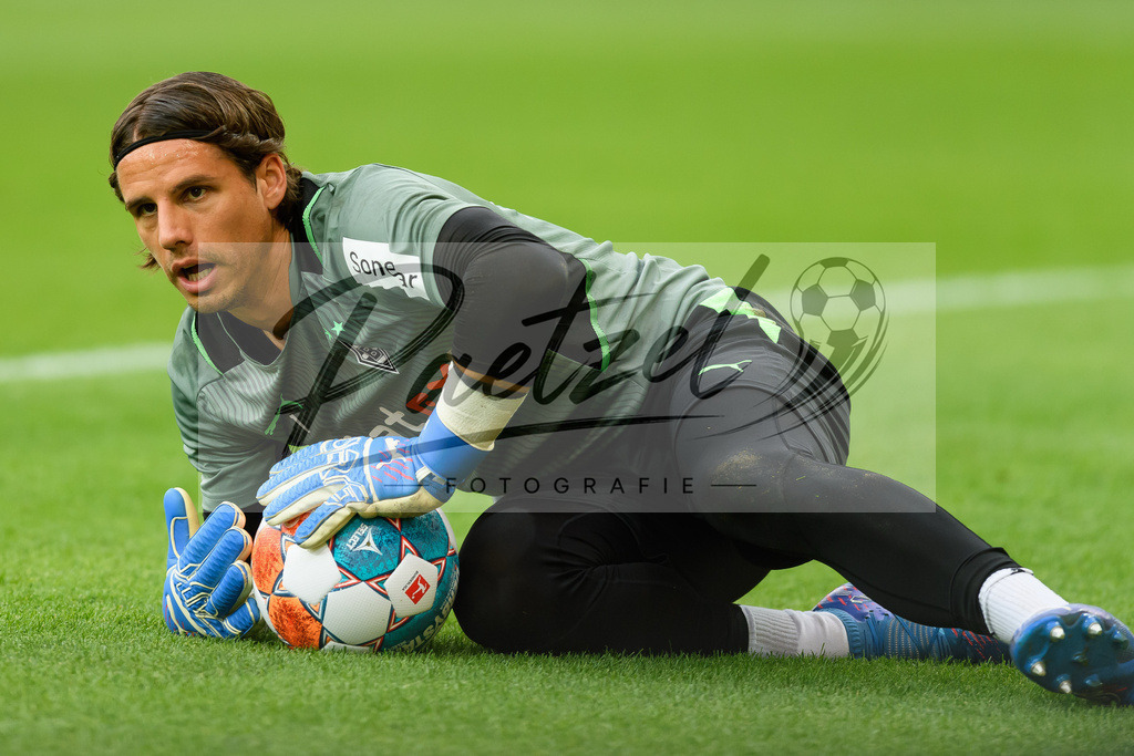 FCUBMG20210829_088 | Fussball, Herren: Torwart Yann Sommer (Borussia Moenchengladbach) in Aktion beim Spiel der 1. Bundesliga zwischen 1. FC Union Berlin und Borussia Moenchengladbach im Stadion An der Alten Foersterei am 29.08.2021 in Berlin, Deutschland. - Realisiert mit Pictrs.com