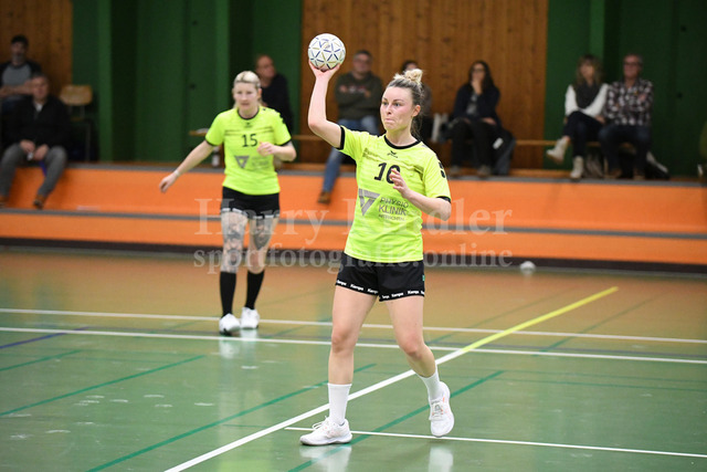 SSG Metten Damen : HSG Straubing | Straubings Spielmacherin Schultze, Laura #10 - Realisiert mit Pictrs.com