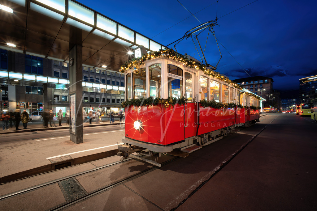 Christkindlbahn | Die Christkindlbahn am Hauptbahnhof