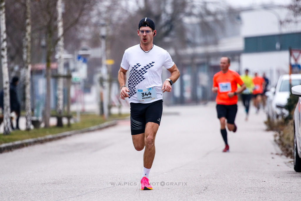 AW_20231231awmac8331 | WELS, 31.12.2023, Sparkasse Silvesterlauf Wels 2023 , Image shows: Photo: WAPICS / Andreas Willdoner