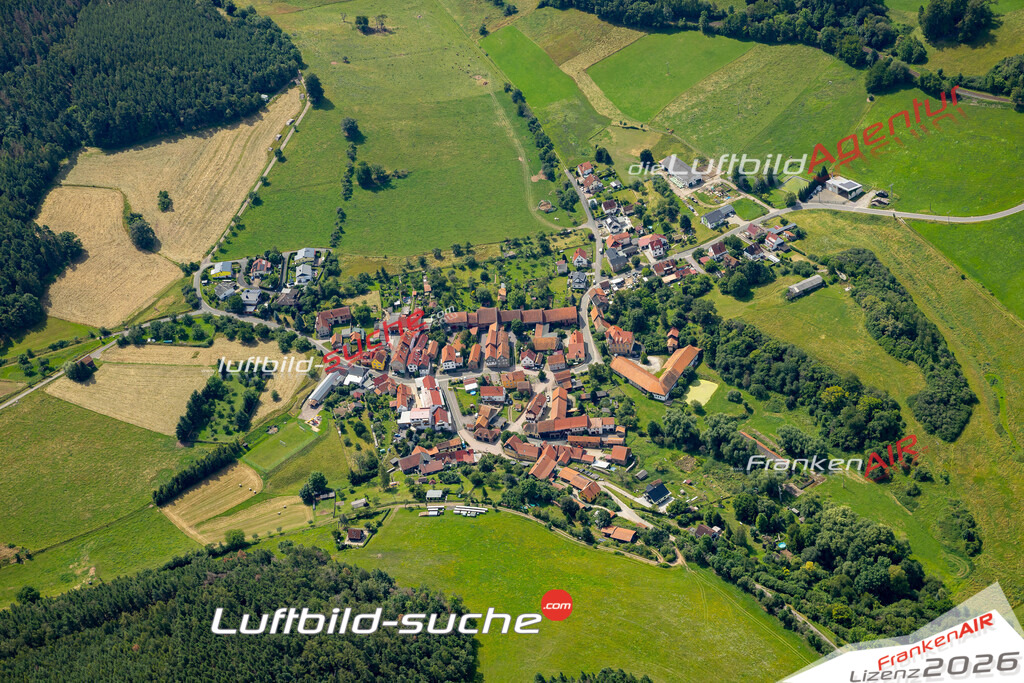 Das Luftbild zeigt :  Bechstedt - Die Luftaufnahme wurde 2024 vom UL-Flugzeug aus erstellt ( keine Drohne ) - Hochauflösende Luftaufnahme - Für grossformatige Ausdrucke geeignet. Die Geschenkidee !Mit Lizenz und Bildrechte bestellbar