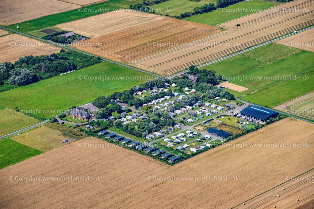 Sylt_Morsum_Domo_Glamping_Camp_Campinplatz_Sylt_ELS_5078130825 | MORSUM 13.08.2025 Wohnwagen und Zelte- Campingplatz - und Zeltplatz " Mühlenhof " in Morsum auf der Insel Sylt im Bundesland Schleswig-Holstein, Deutschland. // Camping with caravans and tents in Morsum at the island Sylt in the state Schleswig-Holstein, Germany. Foto: Martin Elsen