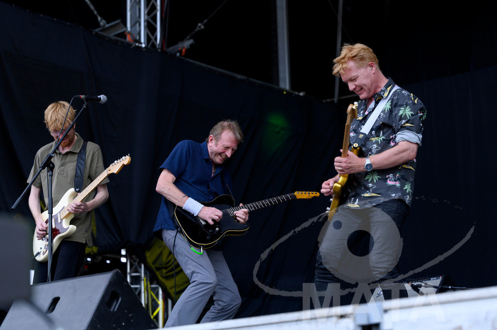 _DWA6632 | Schottisch Gitarrist Jamie Watson, sein Bruder Bruce Watson und Sänger Simon Hough von der Band Big Country  bei ihrem Auftritt im Rahmen des Festival Lieder am See 2024 in Franken Enderndorf Spalt, 27.07.2024 Bayern Deutschland - Realisiert mit Pictrs.com