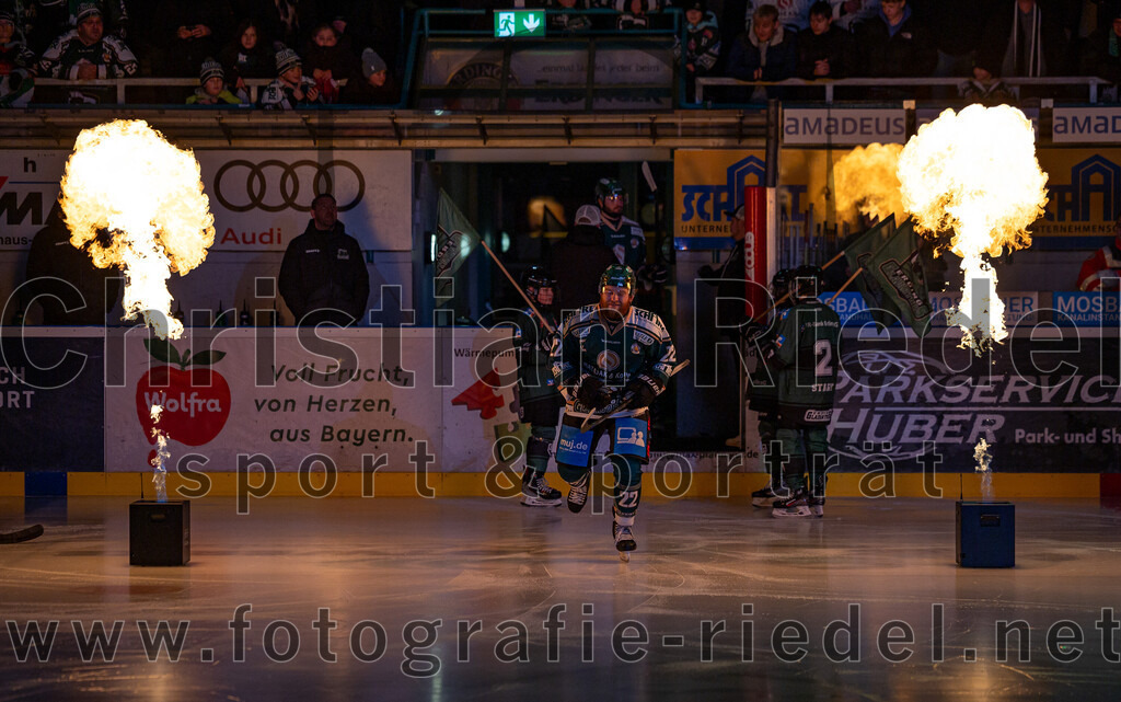 2026-01-09_006_TSV_Erding_gegen_Stuttgart_Rebels | Erding, Deutschland, 09.01.2026:Eishockey, Oberliga Süd 2025 / 2026, 35. Spieltag, TSV Erding gegen Stuttgart Rebels, Endergebnis: Grady Hobbs (Erding Gladiators, #22)Foto: Christian Riedel / fotografie-riedel.net