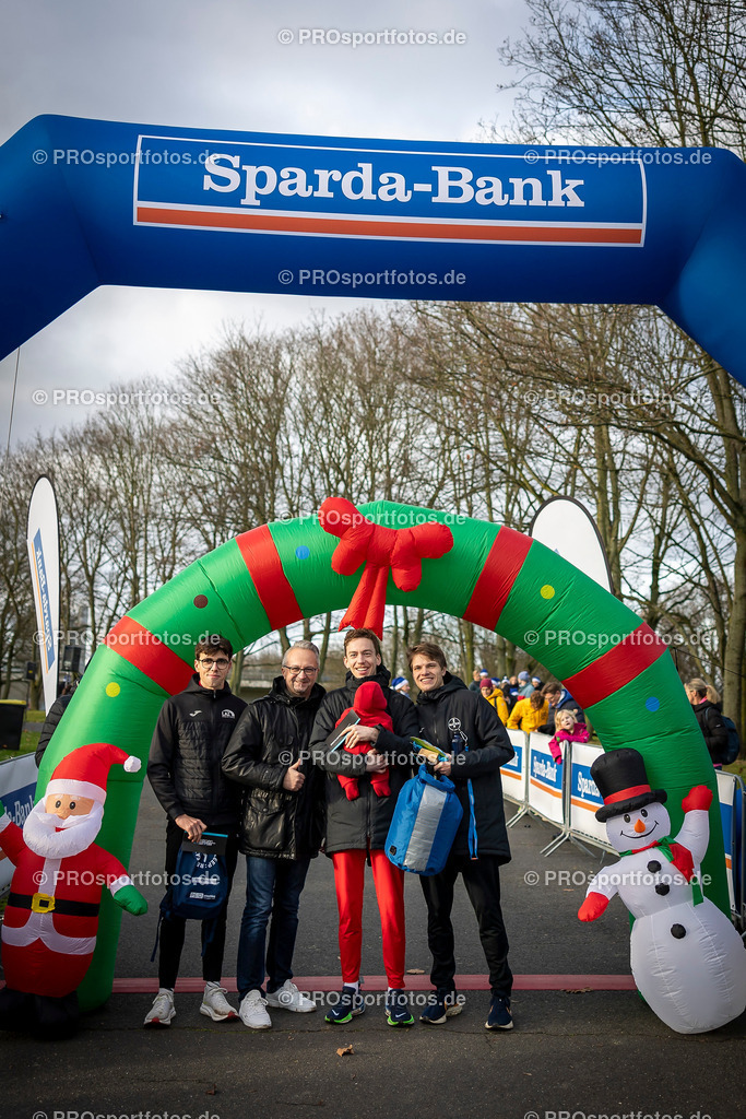 Bonner Nikolauslauf in Bonn, 08.12.2024 | Impressionen vom Bonner Nikolauslauf am 08.12.2024 in Bonn (Freizeitpark Rheinaue). Foto: BEAUTIFUL SPORTS/Axel Kohring