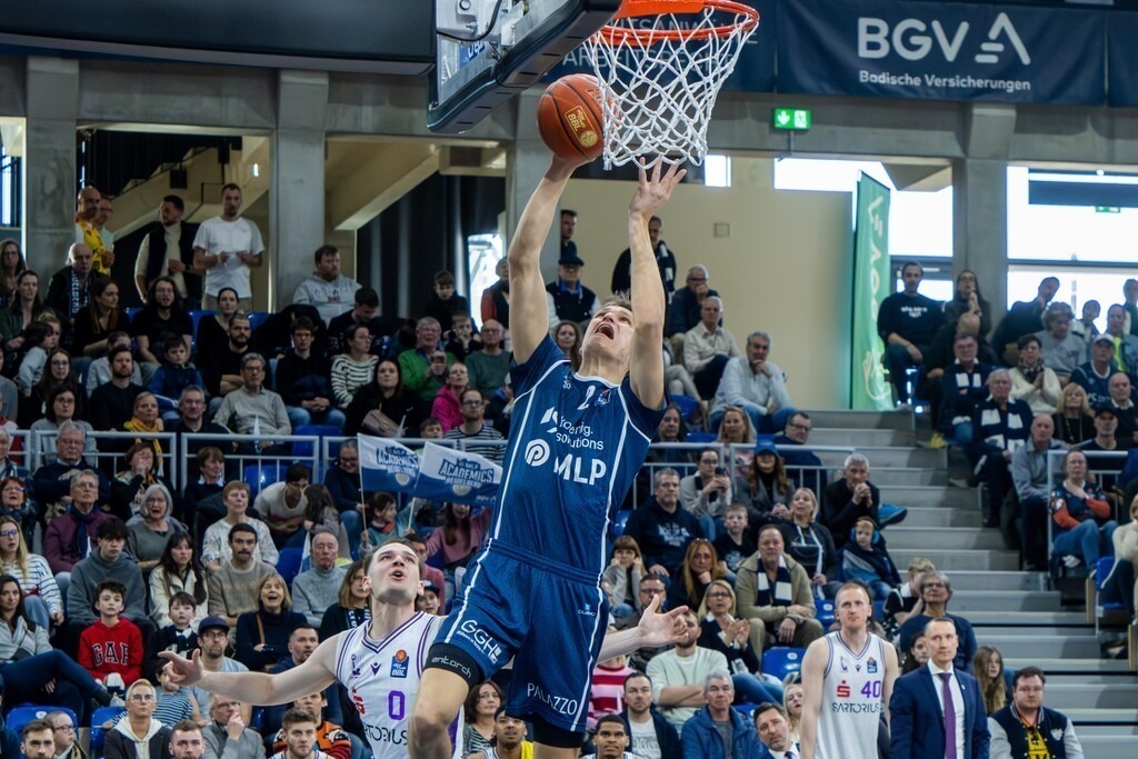 easy Credit BBL, Basketball Bundesliga, Saison 2024/25: MLP Academics Heidelberg gegen BG Göttingen***Niklas Würzner (2, Heidelberg) legt einen Korb | easy Credit BBL, Basketball Bundesliga, Saison 2024/25: MLP Academics Heidelberg gegen BG Göttingen***Niklas Würzner (2, Heidelberg) legt einen Korb - Realisiert mit Pictrs.com