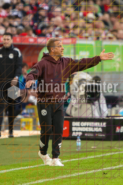 10.04.2026, GER, Fussball, Herren, 2. BL, Saison 2025/2026, Fortuna Düsseldorf - Holstein Kiel | Trainer Markus Anfang gestikuliert, Gestik 