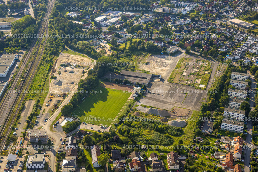 Soest230806160 | Luftbild, Sportplatz TuS Jahn und ehemalige Deutschlandhalle Baustelle, Werkstraße, Walburger, Soest, Soester Börde, Nordrhein-Westfalen, Deutschland