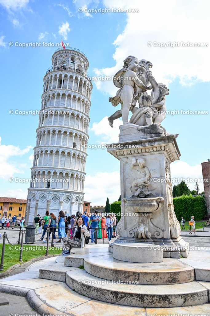 Italien_ Toscana_ Pisa_ 28.05.2024-39 | 28.05.2024, Italien, ITA, Toskana, Pisa im Bild Stadtansichten, Gebäude, Architektur, Touristen, Historisch, Souvenier, Turm, Dom, Piazza, schief


Pisa ist eine Stadt in Italien, gelegen in der Toskana am Arno. Wahrzeichen ist der als Schiefer Turm von Pisa bekannte Campanile des Doms auf der Piazza dei Miracoli im Norden des Stadtzentrums. 
Quelle: Wikipedia

