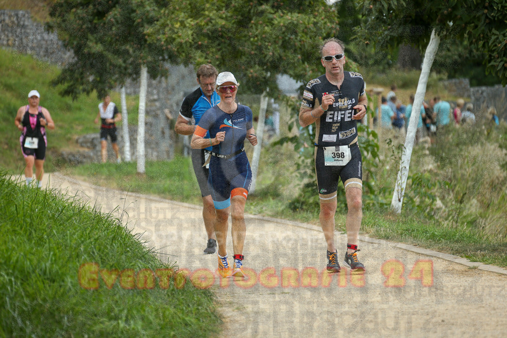 250824_1352_EX1_4045 | Sportfotografie im Rhein-Sieg Kreis, Köln, Bonn, NRW, Rheinland Pfalz, Hessen, etc. Unser Tätigkeitsfeld umfasst den Laufsport vom Volkslauf über den Marathon, Duathlon, Triathon bis zum Ultralauf wie Kölnpfad Ultra oder Schindertrail.