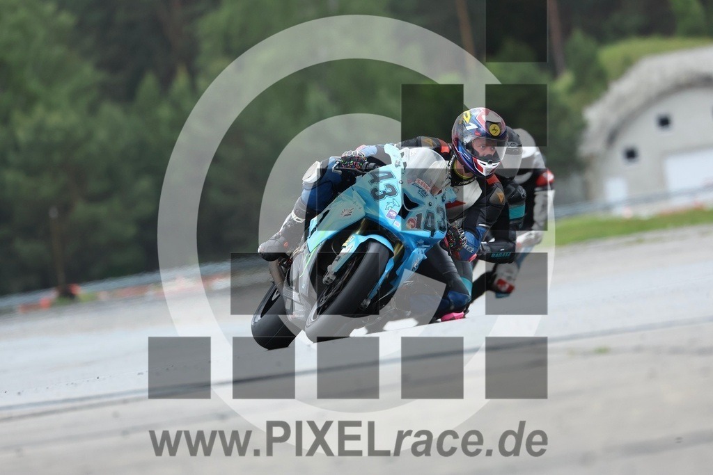 0143-20250608_11244 | Schöne Erinnerungen an spannende Momente - das festzuhalten ist unser Job. PIXELrace.de ist seit 2003 auf den Rennstrecken Europas unterwegs um die Action draußen beim Fahren und die wunderbare Stimmung imm Fahrerlager für euch einzufangen.