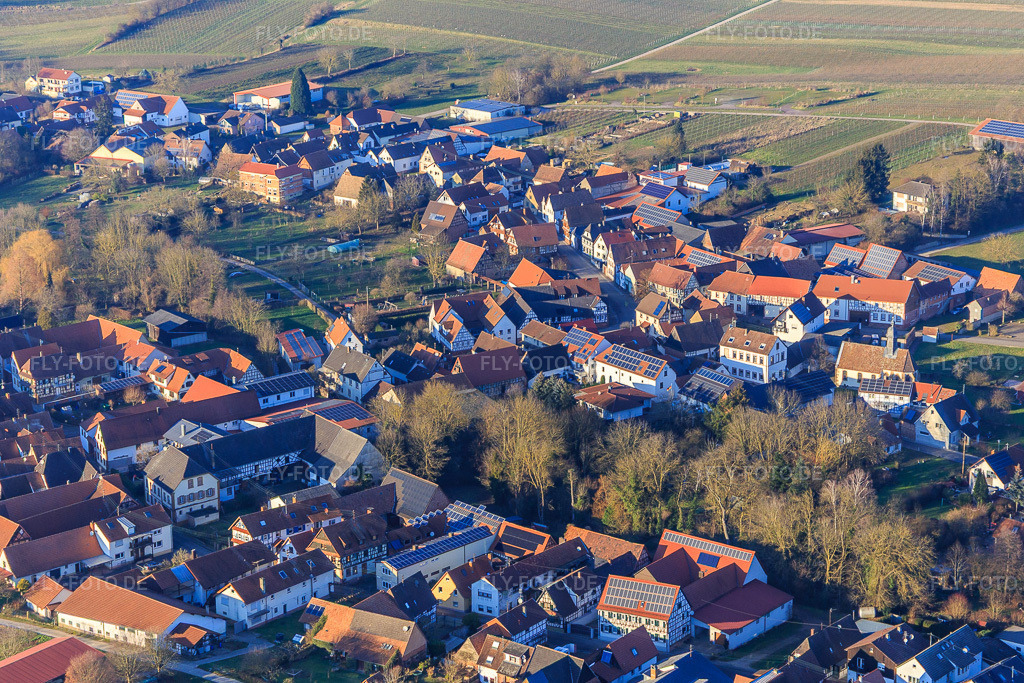 Luftbild: Hauptstraße und Kirchgasse in Dierbach im Bundesland Rheinland-Pfalz in Deutschland. Foto: IMG_145272.jpg vom 14.01.2025 durch Werner Riehm/FLY-FOTO.de