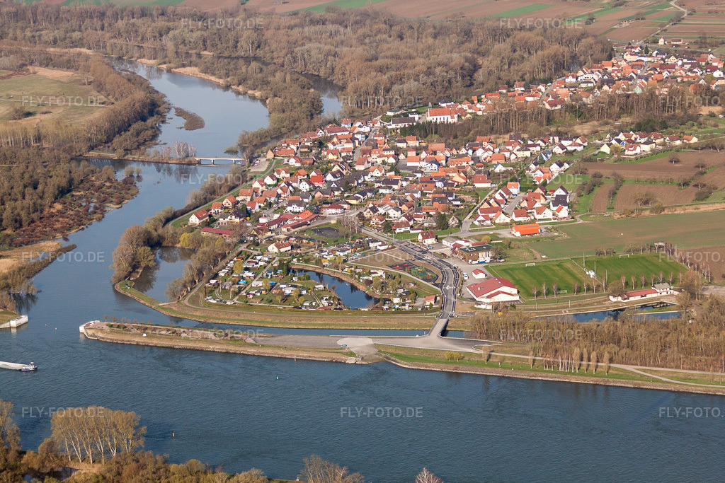 Luftbild: Uferbereiche entlang der Fluß- Mündung der Sauer in Munchhausen im Bundesland Bas-Rhin in Frankreich. Foto: IMG_25576.jpg vom 02.04.2010 durch Werner Riehm/FLY-FOTO.de