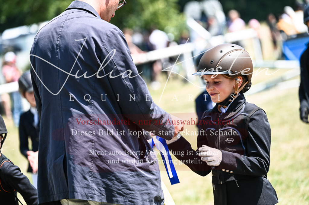DSC_9931 | Pferde- und Turnierfotografie in Westsachsen. Pferdeportraits, Auftragszeichnungen und intuitive Kunst.