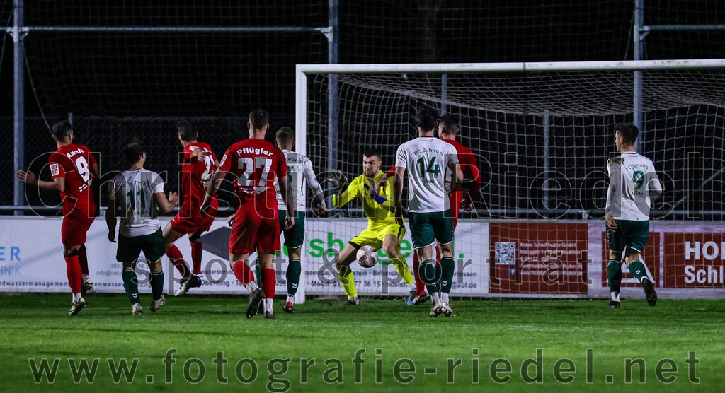 2024-03-28_102_FC_Schwaig_gegen_VfB_Forstinning | Oberding, Deutschland, 28.03.2024:
Fußball, Landesliga Südost 2023 / 2024, 27. Spieltag, FC Schwaig gegen VfB Forstinning, Endergebnis: 2:1

Mohamad Awata (VfB Forstinning, #9), Markus Straßer (FC Schwaig, #11), Luka Radulovic (VfB Forstinning, #21), Florian Pflügler (VfB Forstinning, #27), Nils Wölken (FC Schwaig, #8), Torwart Maximilian Hug (FC Schwaig, #24), Johannes Empl (FC Schwaig, #14), Raffael Ascher (FC Schwaig, #9)

Foto: Christian Riedel / fotografie-riedel.net