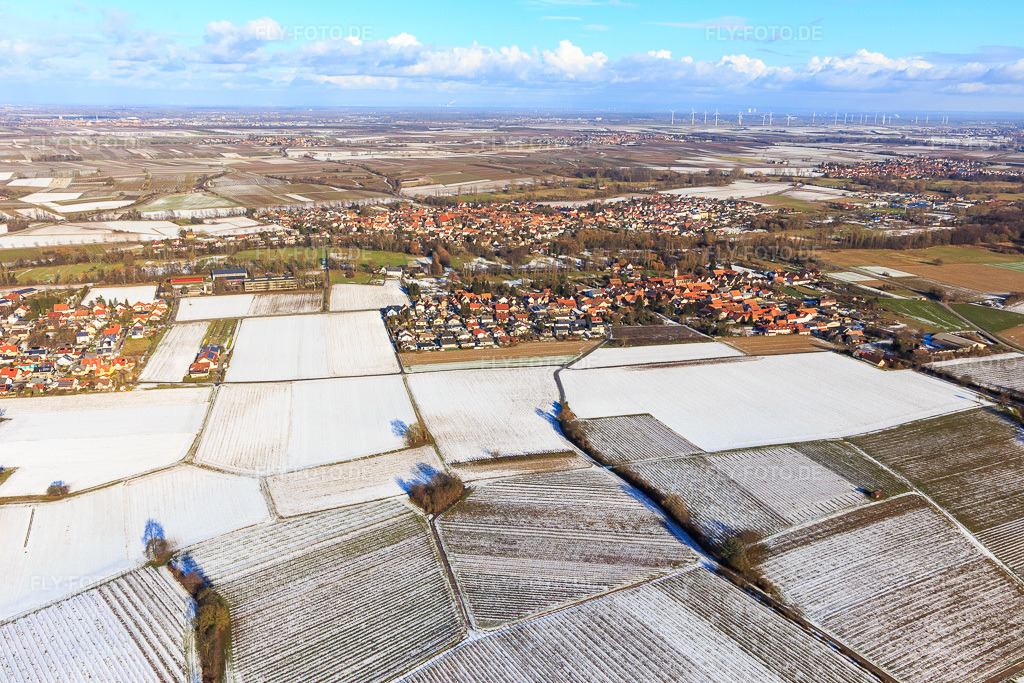 Luftbild: Ortsansicht aus Süden im Winter bei Schnee im Ortsteil Ingenheim in Billigheim-Ingenheim im Bundesland Rheinland-Pfalz in Deutschland. Foto: IMG_096164.jpg vom 15.01.2017 durch Werner Riehm/FLY-FOTO.de