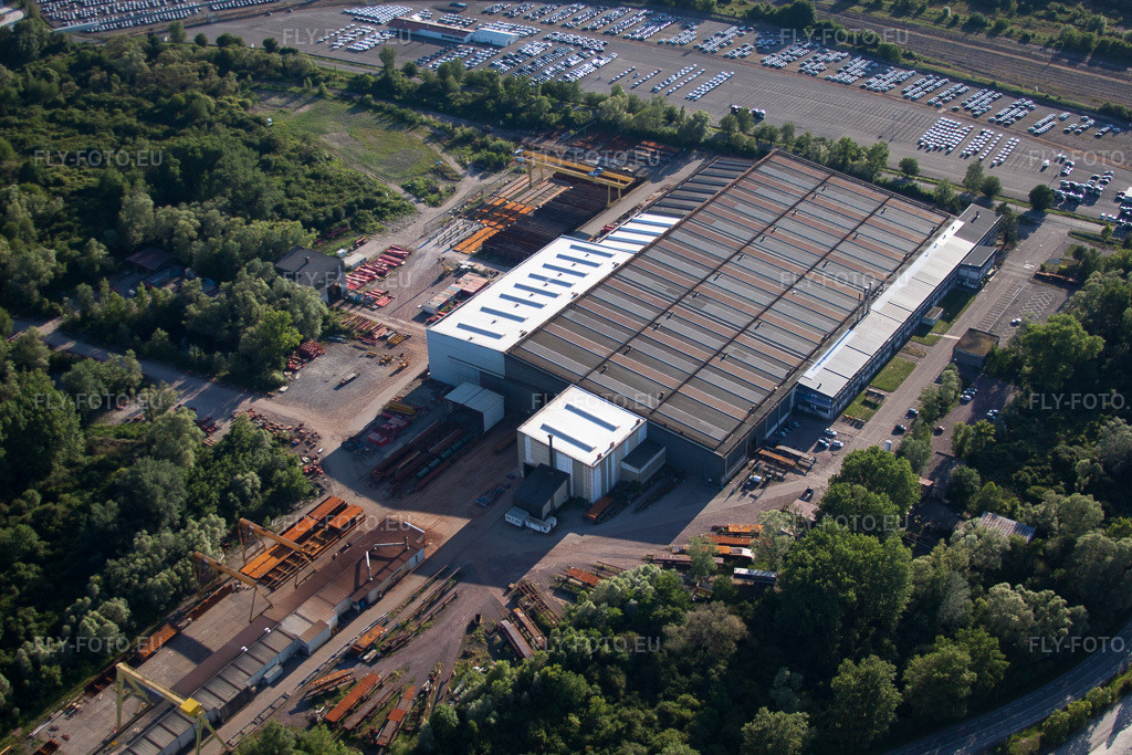 Vue aérienne: L'industrie sur le Rhin à Lauterbourg dans le département Bas Rhin, France.Photo: IMG_66564.jpg prise le 05/06/2014 par Werner Riehm/FLY-FOTO.euRésolution de l'original: 4752 x 3168 px