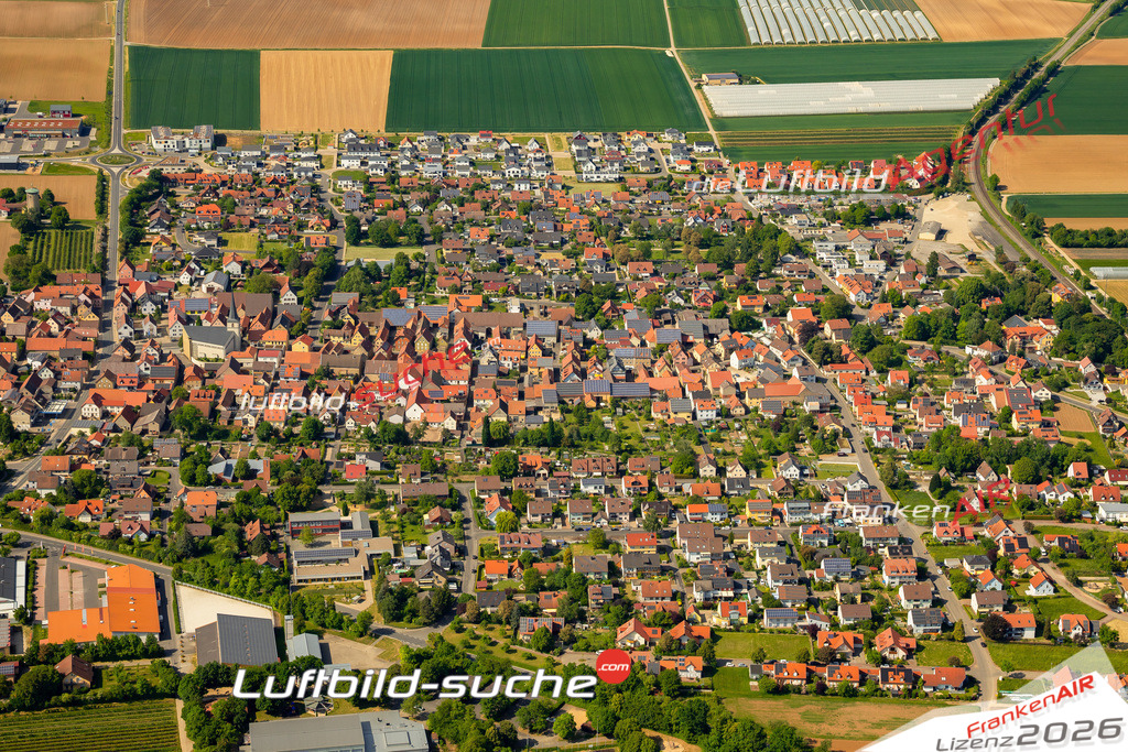 Das Luftbild zeigt  Bergtheim - Die Luftaufnahme wurde 2023 vom UL-Flugzeug aus erstellt ( keine Drohne ) - Hochauflösende Luftaufnahme - Für grossformatige Ausdrucke geeignet. Die Geschenkidee !Mit Lizenz und Bildrechte bestellbar