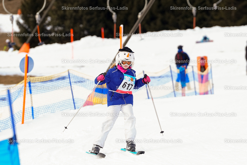 SRF_02.01.2026_1079 | Skirennfotos,Serfaus,Fiss,Ladis,Kinderskirennen,Winter,Tirol,Oberland,skirace,SFL,feelfree,weil wir's genießen,ski,Ski,skifahren,Sonnenplateau, - Realisiert mit Pictrs.com