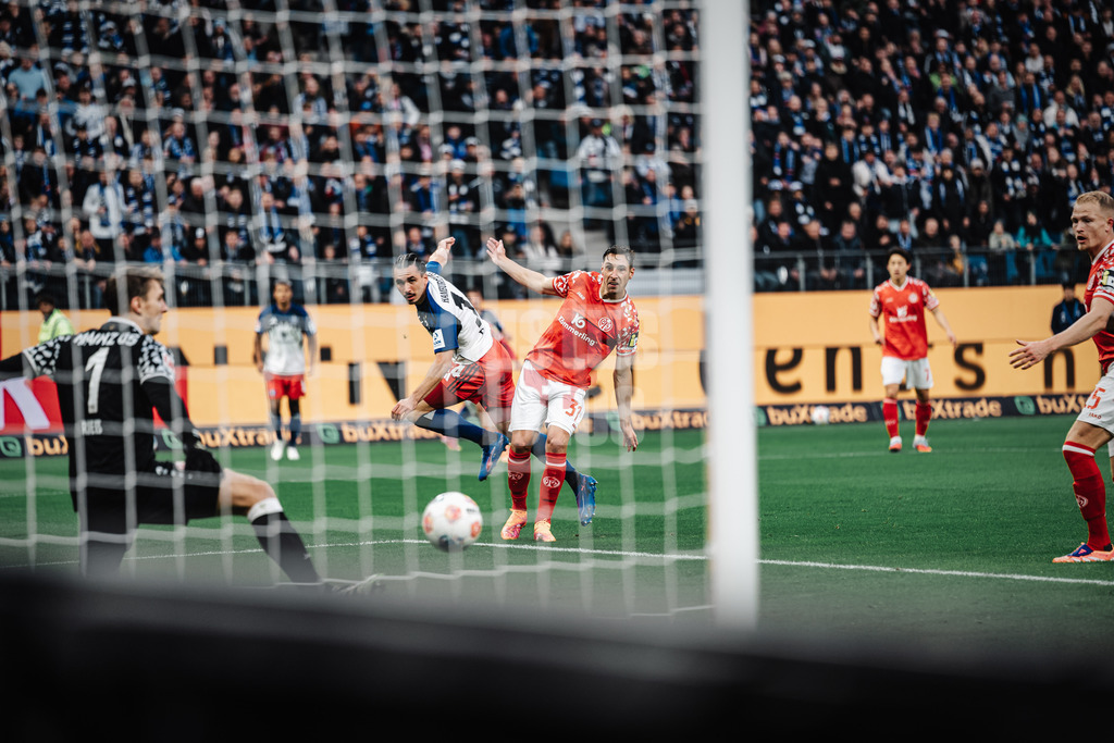 Fußball | Männer | Saison 2025/2026 | 1. Fußball-Bundesliga | 6. Spieltag | Hamburger SV vs. 1. FSV Mainz 05 | 05.10.2025 | Rayan Philippe (#14, HSV) schießt ein Tor zum 2:0