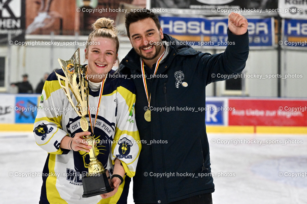 WILDCATS PATERNION & Lady Hawks Siegerehrung-Meisterfeier | #6 Jelovcan Selina WILDCATS PATERNION, Headcoach WILDCATS PATERNION Marcell Ott, WILDCATS PATERNION &amp; Lady Hawks Siegerehrung-Meisterfeier, WILDCATS PATERNION &amp; Lady Hawks Siegerehrung-Meisterfeier am 12.03.2025 in Steindorf (Ossiachersee Halle), Austria, (Photo by Bernd Stefan)