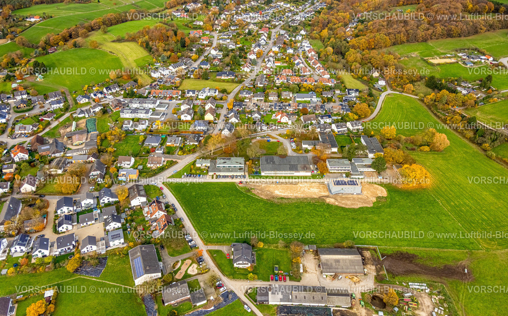 Hagen251101618 | Luftbild, Gemeinschafts-Grundschule Berchum Garenfeld, herbstliche Bäume, Lennetal, Hagen, Ruhrgebiet, Nordrhein-Westfalen, Deutschland