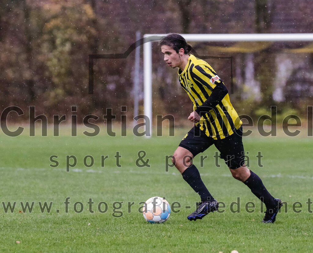 2023-11-11_081_FC_Moosinning_gegen_TSV_Peterskirchen | Moosinning, Deutschland, 11.11.2023:
Fußball, Bezirksliga Oberbayern Ost 2023 / 2024, 17. Spieltag, FC Moosinning gegen TSV Peterskirchen, Endergebnis: 5:0

Fehmi Bagci (FC Moosinning, #2)

Foto: Christian Riedel / fotografie-riedel.net