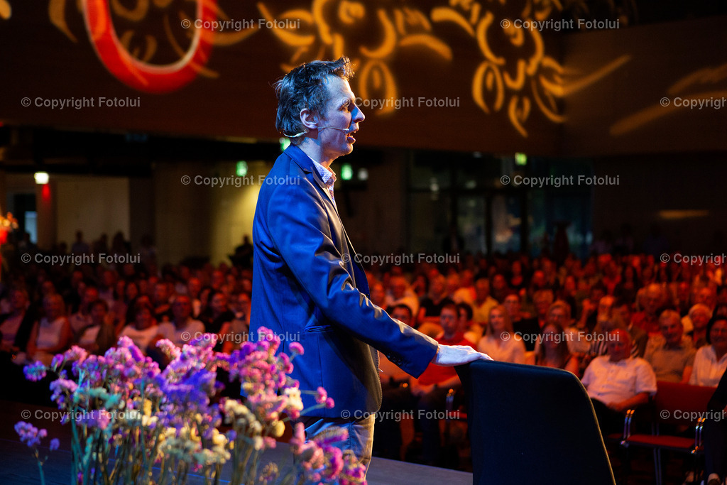 OBERBANK_34 | EIN DANK AN DIE PFLEGEKRAEFTE KABARETT MIT KLAUS ECKEL 02.06.2022 OBERBANK DONAU-FORUM LINZ IM BILD: KLAUS ECKEL. FOTO:FOTOLUI/OBERBANK