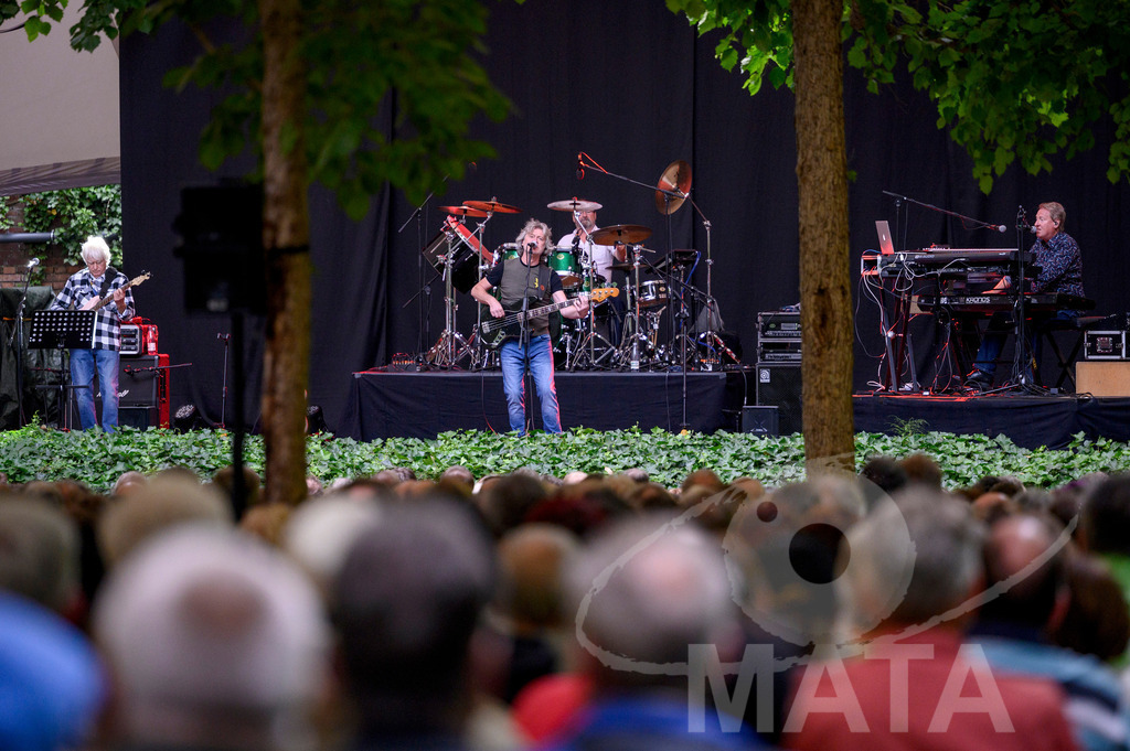 _DWI2431 | John Lees von John Lees' Barclay James Harvest live bei einem Konzert in Serenadenhof Nürnberg, 01.07.2023 - Realisiert mit Pictrs.com