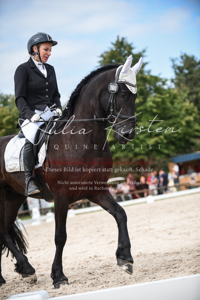 DSC_8652 | Pferde- und Turnierfotografie in Westsachsen. Pferdeportraits, Auftragszeichnungen und intuitive Kunst.