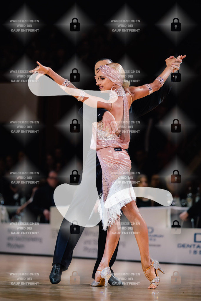 Goldstadtpokal 2025 - WDSF World Open Latin 3rd (2) Winson Tam _ Anastasia Novikova (Hong Kong)-2025-01-25-2267 | Webshop for digital downloads and prints of dance sport, event & show photographer Julian Link - Realisiert mit Pictrs.com