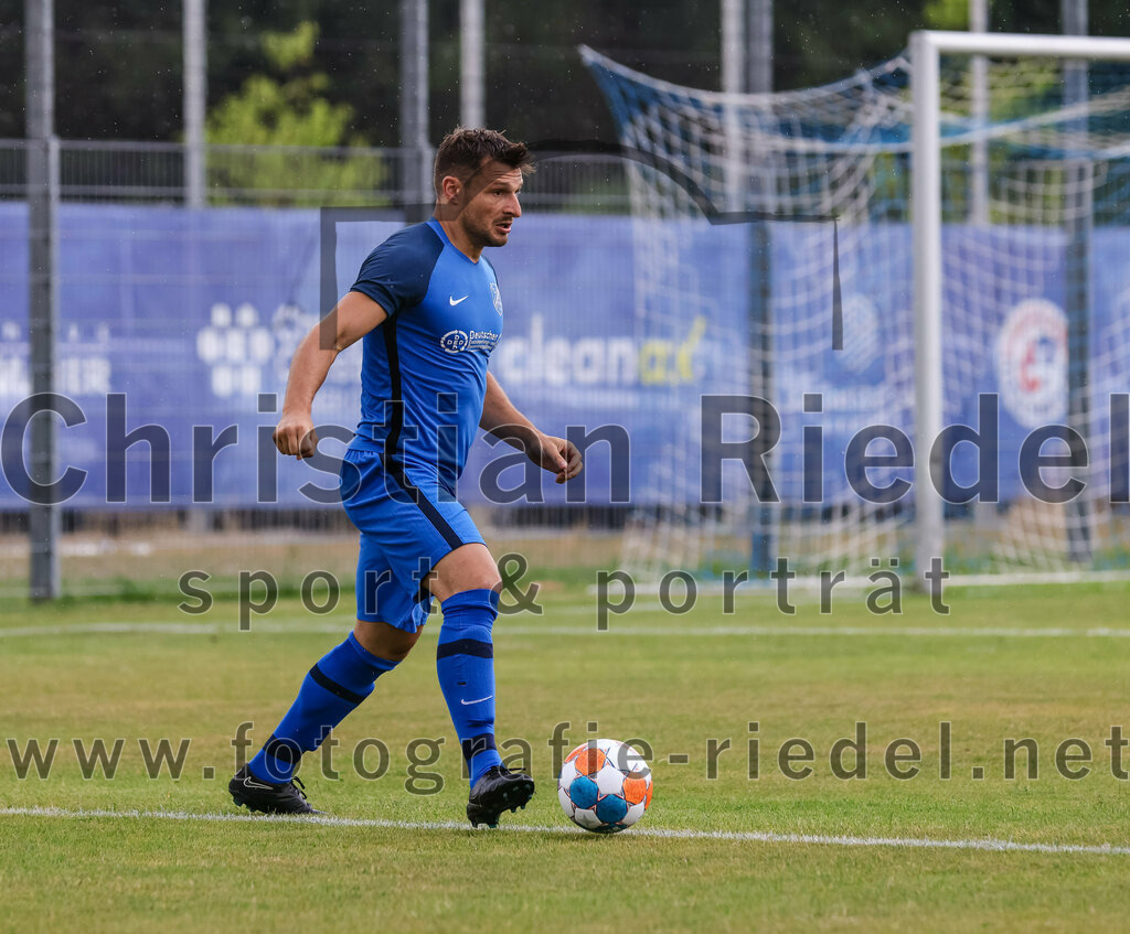 2023-06-30_016_FC_Langengeisling_gegen_VfB_Forstinning | Erding, Deutschland, 30.06.2023:
Fußball, Bezirksliga Oberbayern Ost 2023 / 2024, Testspiel, FC Langengeisling gegen VfB Forstinning, Endergebnis: 3:0

Andreas Buchberger (FC Langengeisling, #6)

Foto: Christian Riedel / fotografie-riedel.net