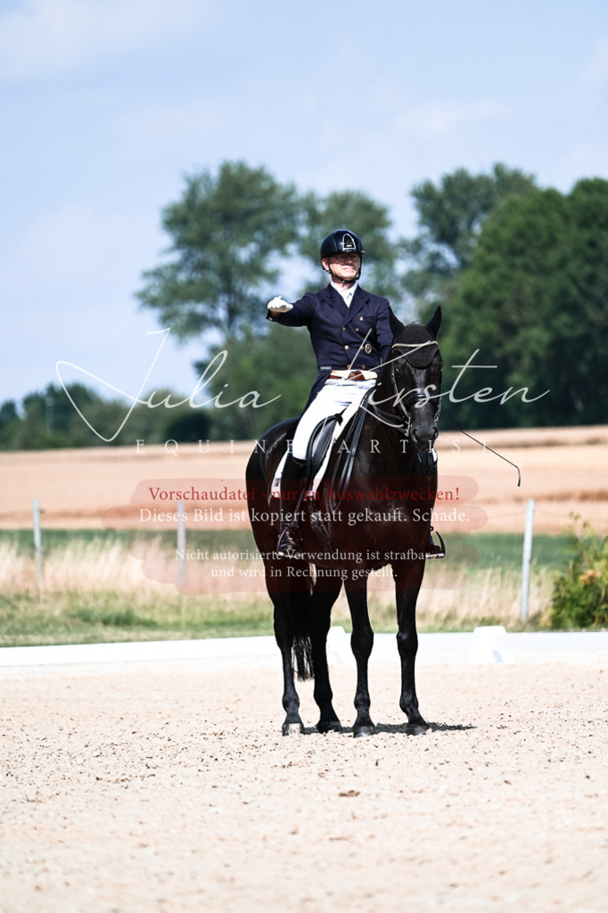 DSC_2982 | Pferde- und Turnierfotografie in Westsachsen. Pferdeportraits, Auftragszeichnungen und intuitive Kunst.