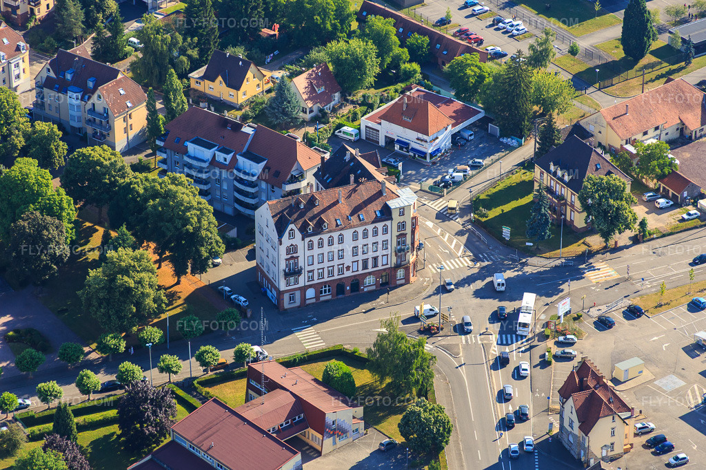 Aerial view: Rue de la Paix x Rue Bannacker in Wissembourg in the state Bas-Rhin, France.Photo: IMG_083029.jpg taken on 06/26/2015 by Werner Riehm/FLY-FOTO.comResolution of the original: 5308 x 3539 px