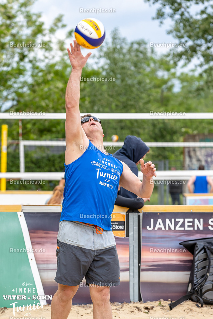 2022-00063015-Vater-Sohn-Turnier-Turnierbilder-2 | 26.05.2022; Berlin Foto: Gerold Rebsch - www.beachpics.de